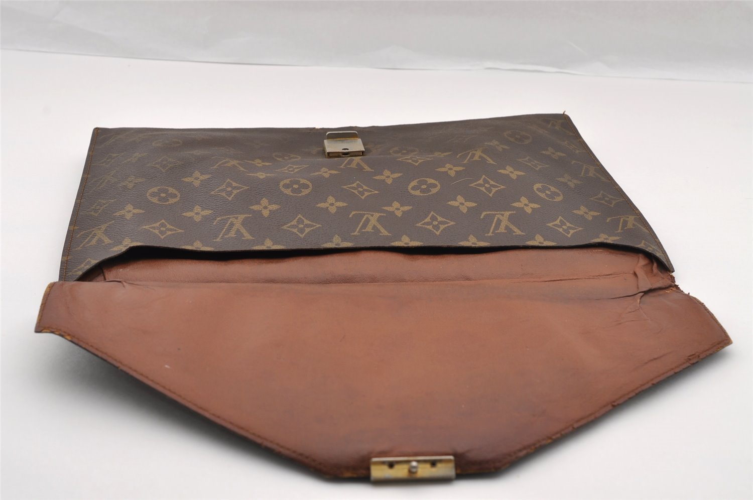 Authentic Louis Vuitton Monogram Poche Plate Documents Case M53522 LV 2927I