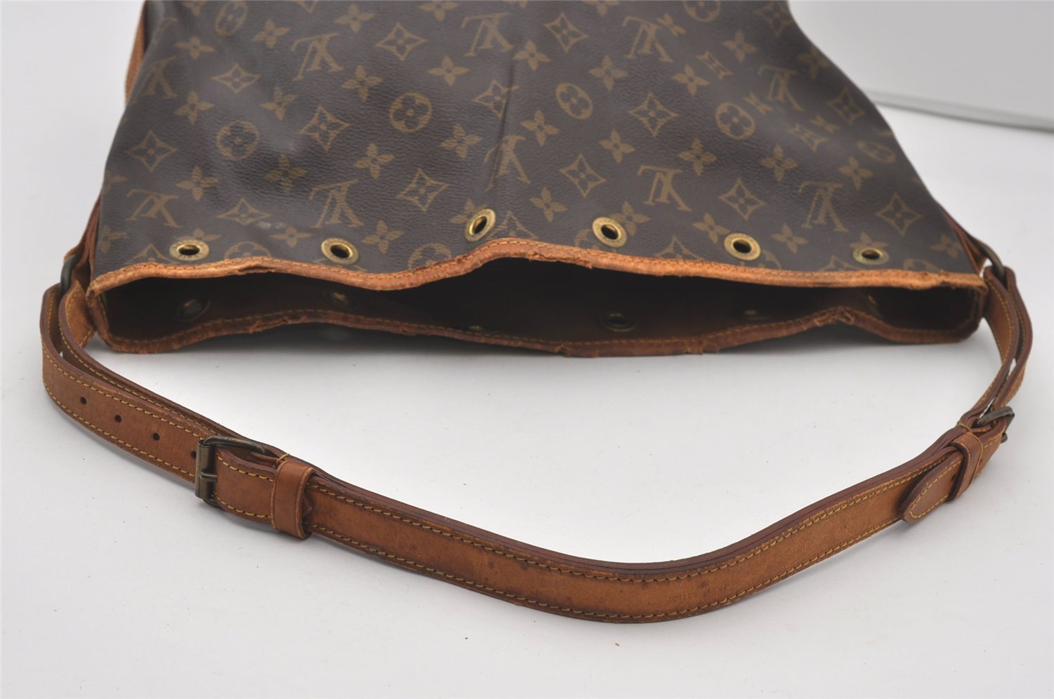 Authentic Louis Vuitton Monogram Noe Shoulder Drawstring Bag M42224 LV 2933I