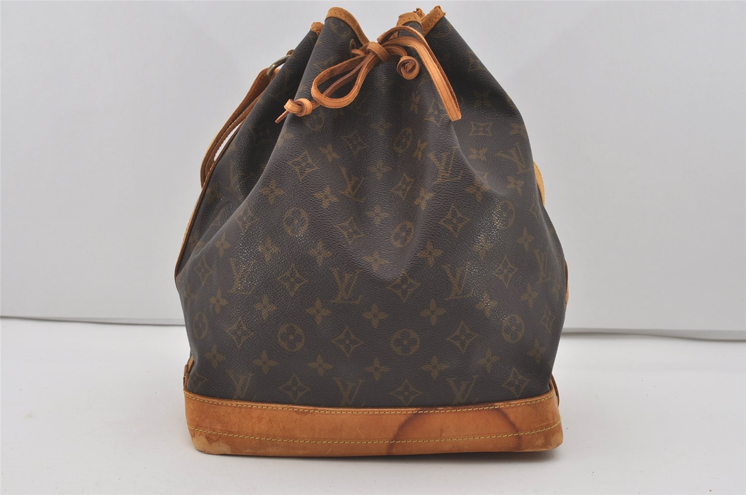 Authentic Louis Vuitton Monogram Noe Shoulder Drawstring Bag M42224 LV 2935I