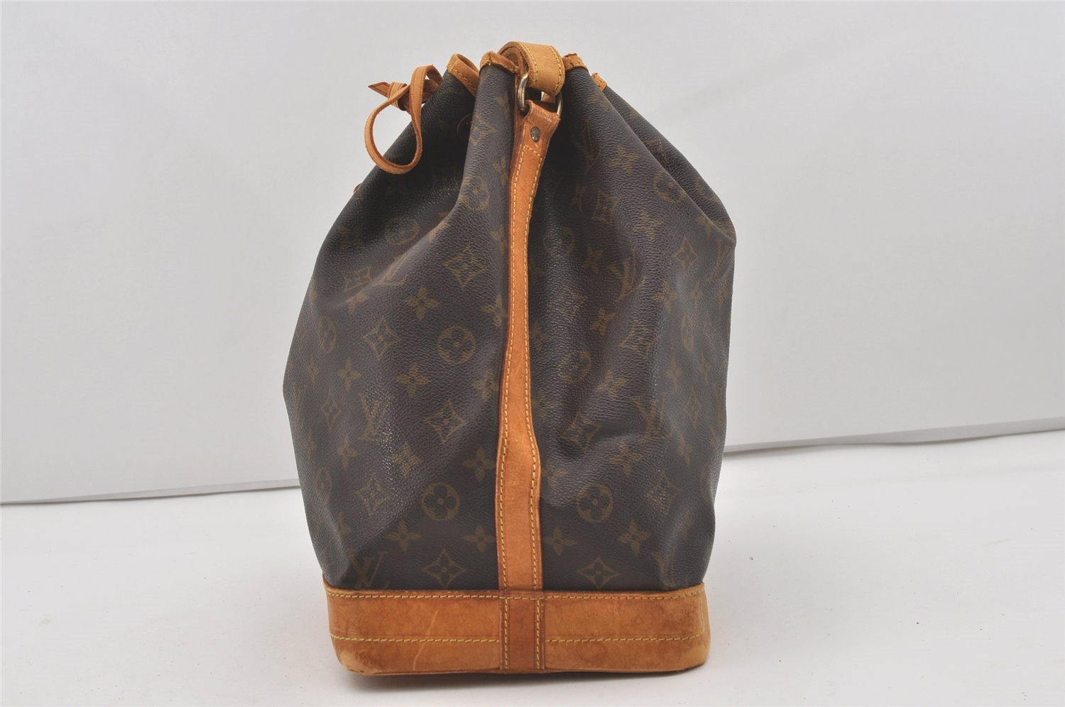 Authentic Louis Vuitton Monogram Noe Shoulder Drawstring Bag M42224 LV 2935I