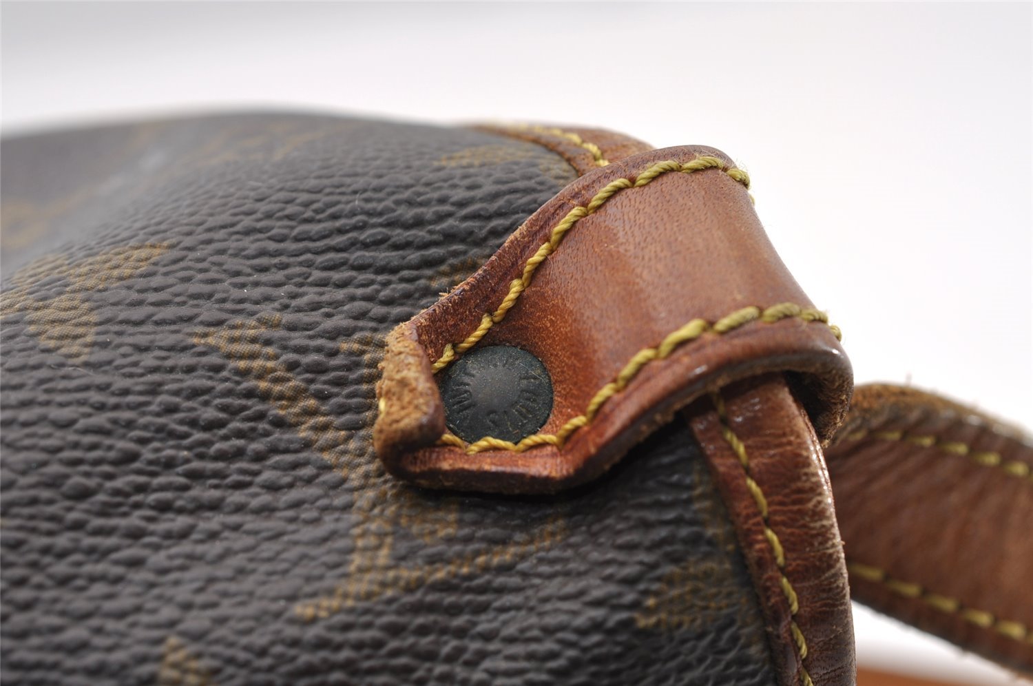 Authentic Louis Vuitton Monogram Saumur 30 Shoulder Cross Bag M42256 LV 2941I