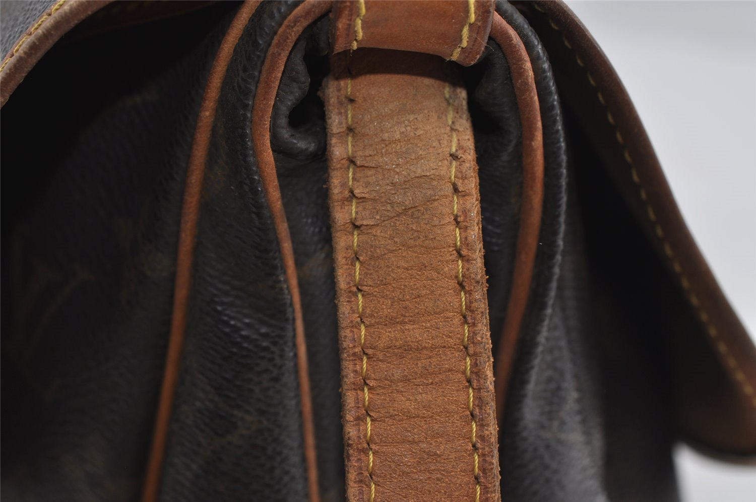 Authentic Louis Vuitton Monogram Saumur 30 Shoulder Cross Bag M42256 LV 2944I