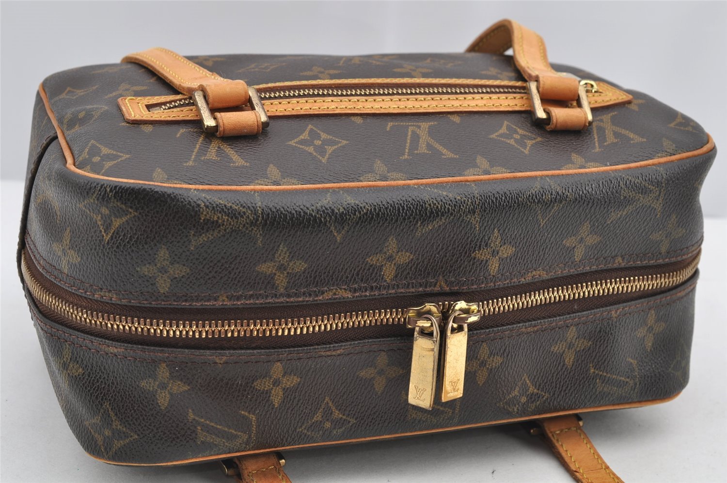 Authentic Louis Vuitton Monogram Cite MM Shoulder Bag M51182 LV 2952I