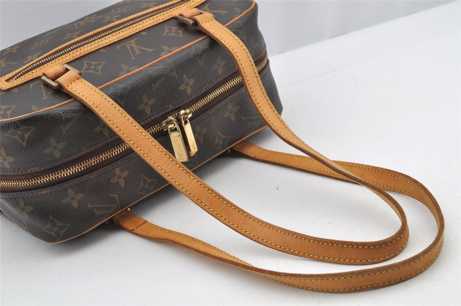 Authentic Louis Vuitton Monogram Cite MM Shoulder Bag M51182 LV 2952I