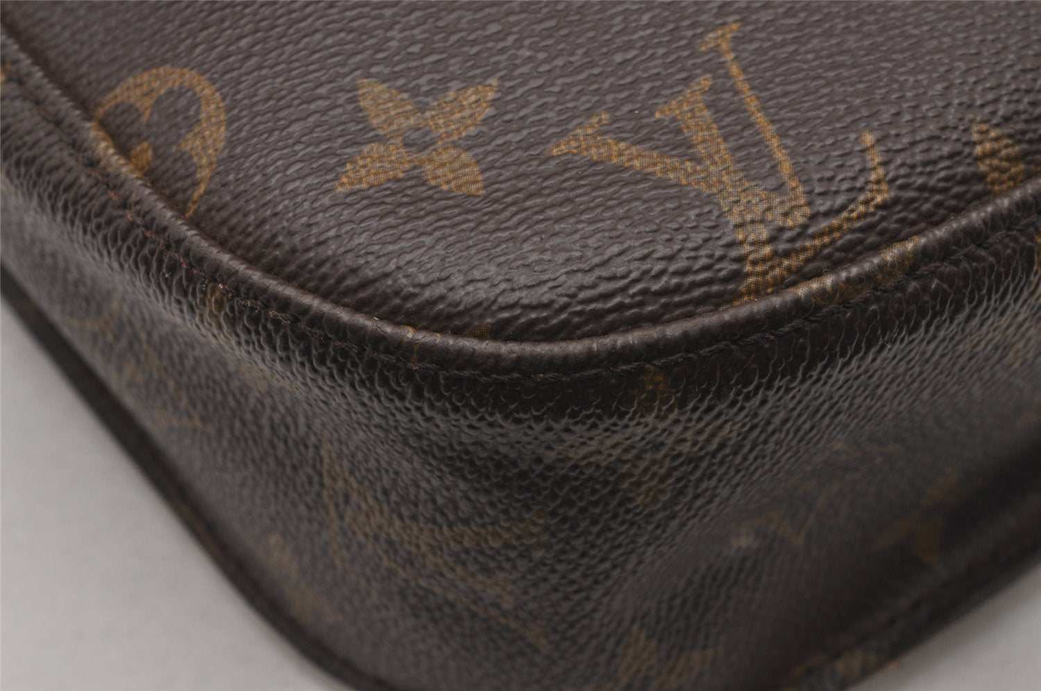 Authentic Louis Vuitton Monogram Saint Cloud GM M51242 Shoulder Cross Bag 2961I