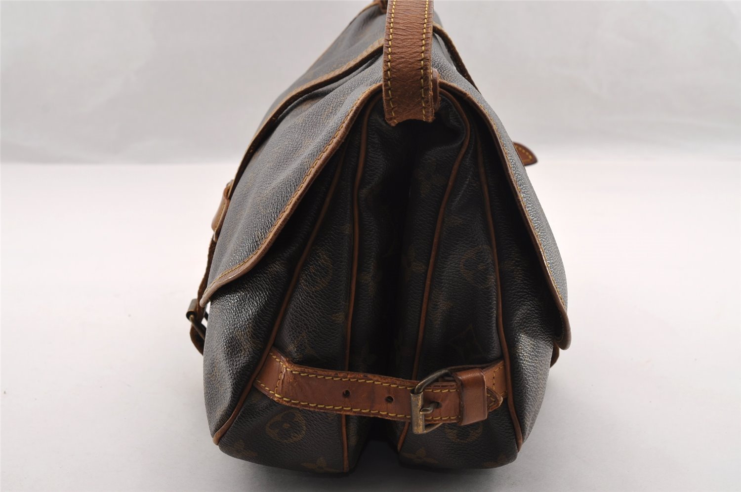 Authentic Louis Vuitton Monogram Saumur 30 Shoulder Cross Bag M42256 LV 2962I