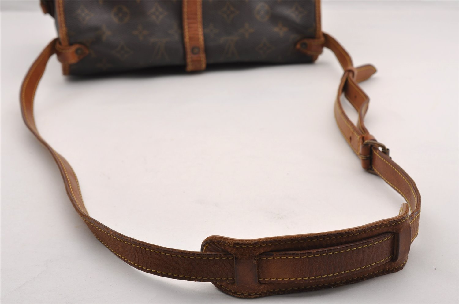 Authentic Louis Vuitton Monogram Saumur 30 Shoulder Cross Bag M42256 LV 2962I