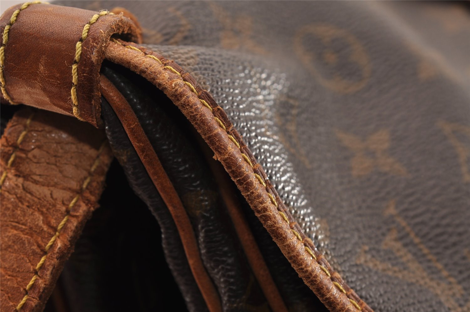 Authentic Louis Vuitton Monogram Saumur 30 Shoulder Cross Bag M42256 LV 2962I