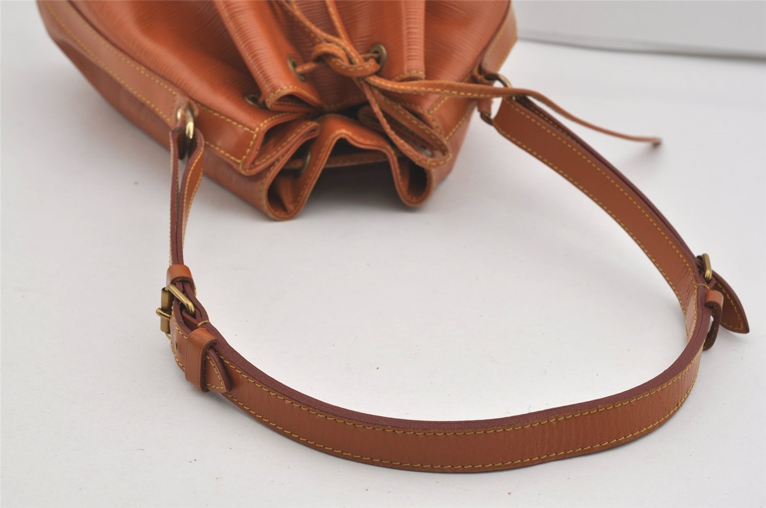 Authentic Louis Vuitton Epi Noe Shoulder Drawstring Bag Brown M44008 Junk 2969I