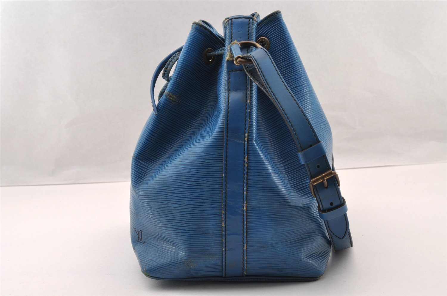 Authentic Louis Vuitton Epi Petit Noe Drawstring Bag M44105 Blue Junk 2990I