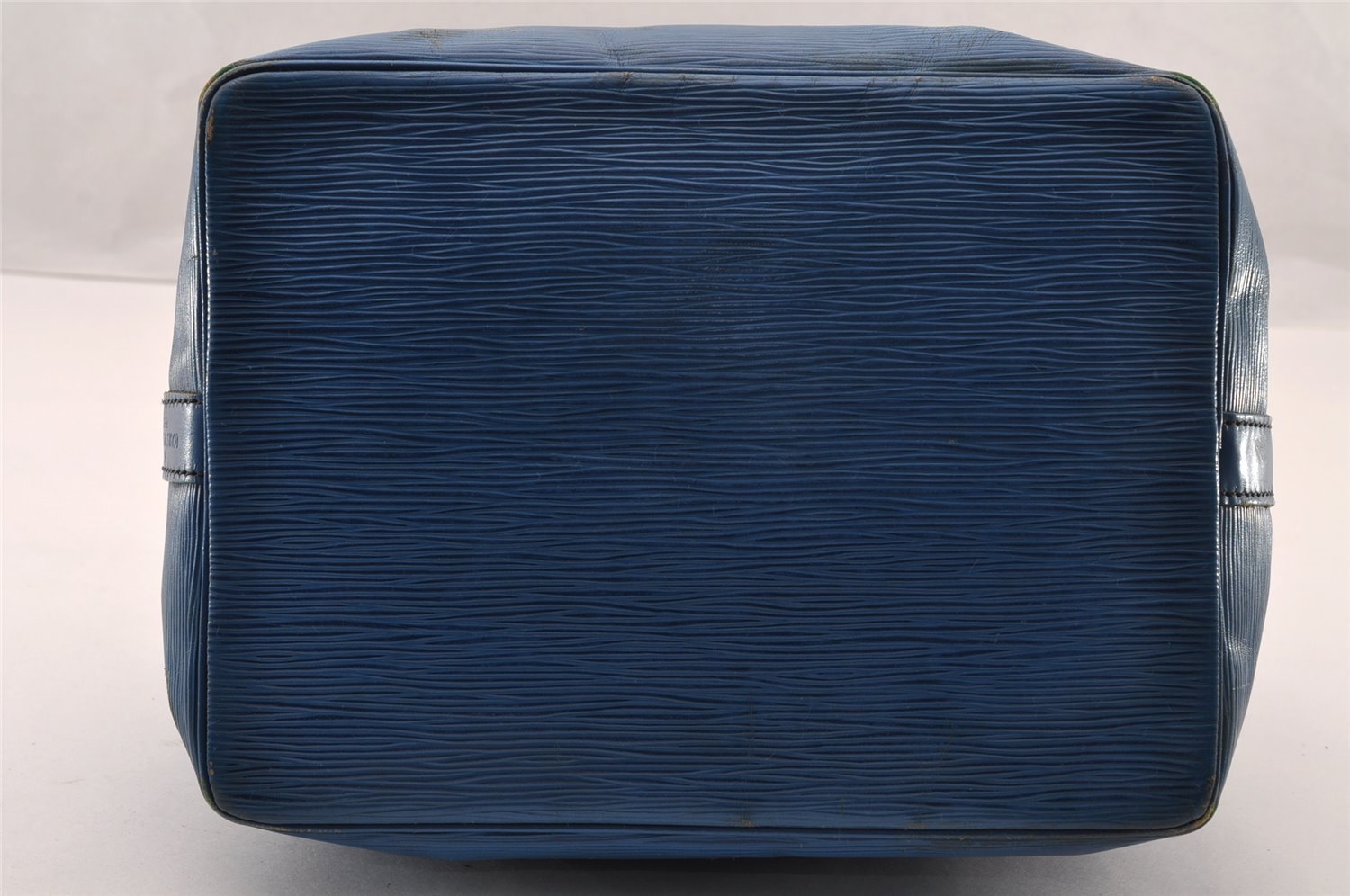 Authentic Louis Vuitton Epi Petit Noe Drawstring Bag M44105 Blue Junk 2990I