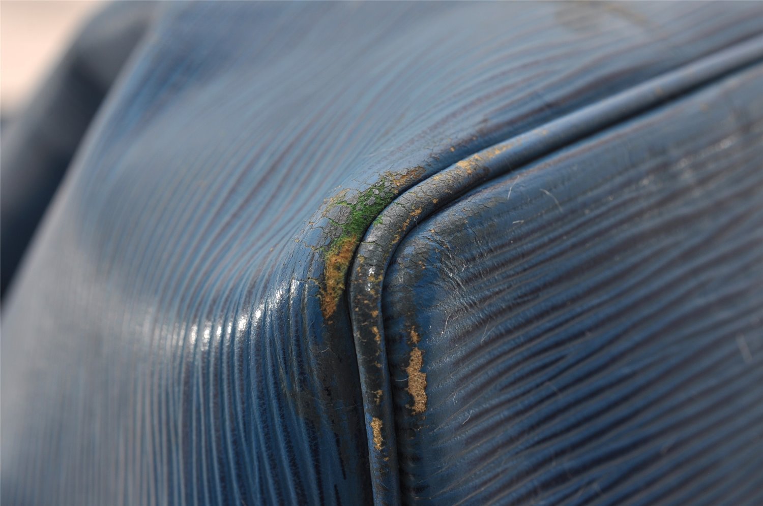 Authentic Louis Vuitton Epi Petit Noe Drawstring Bag M44105 Blue Junk 2990I