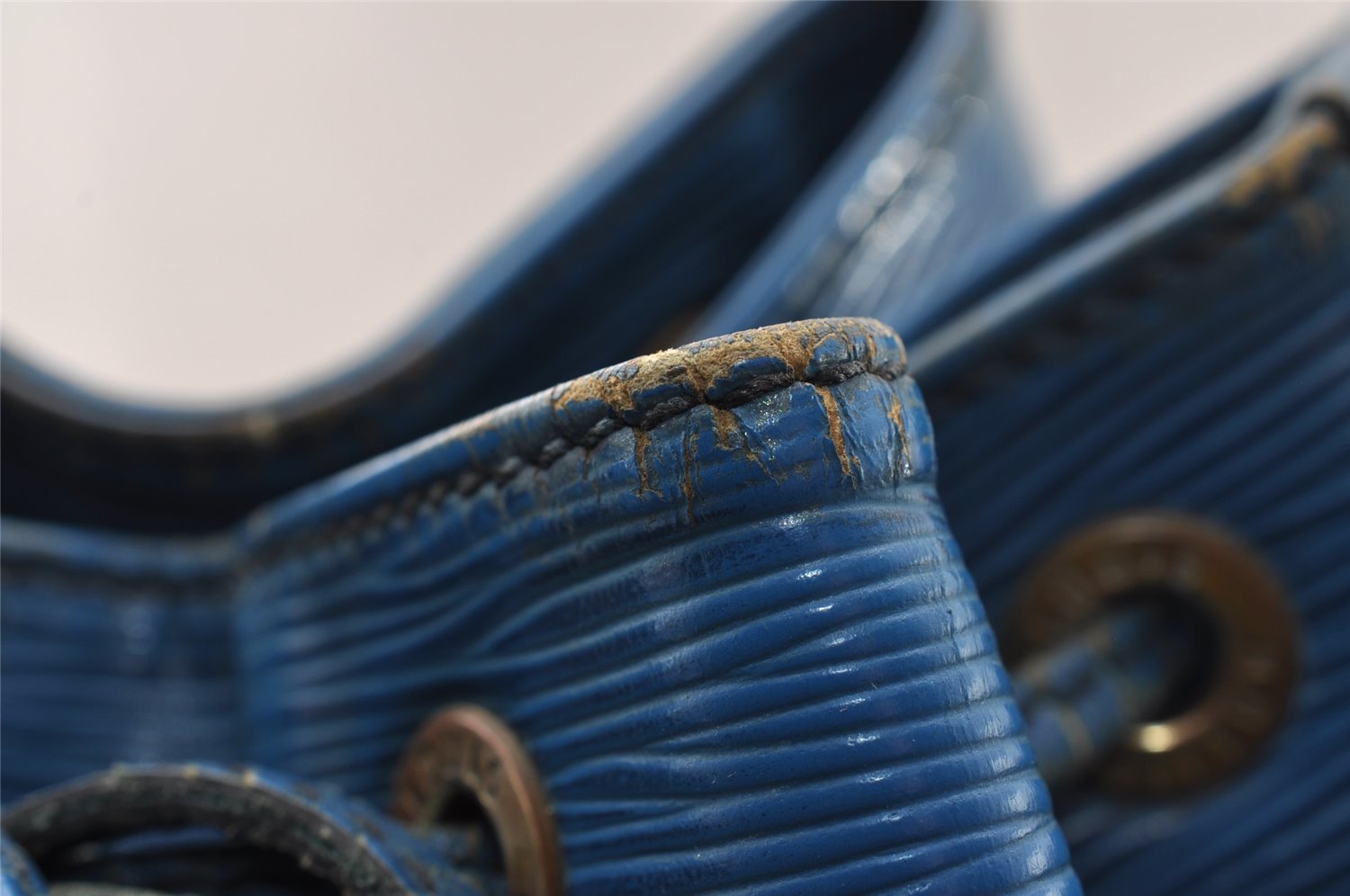 Authentic Louis Vuitton Epi Petit Noe Drawstring Bag M44105 Blue Junk 2990I