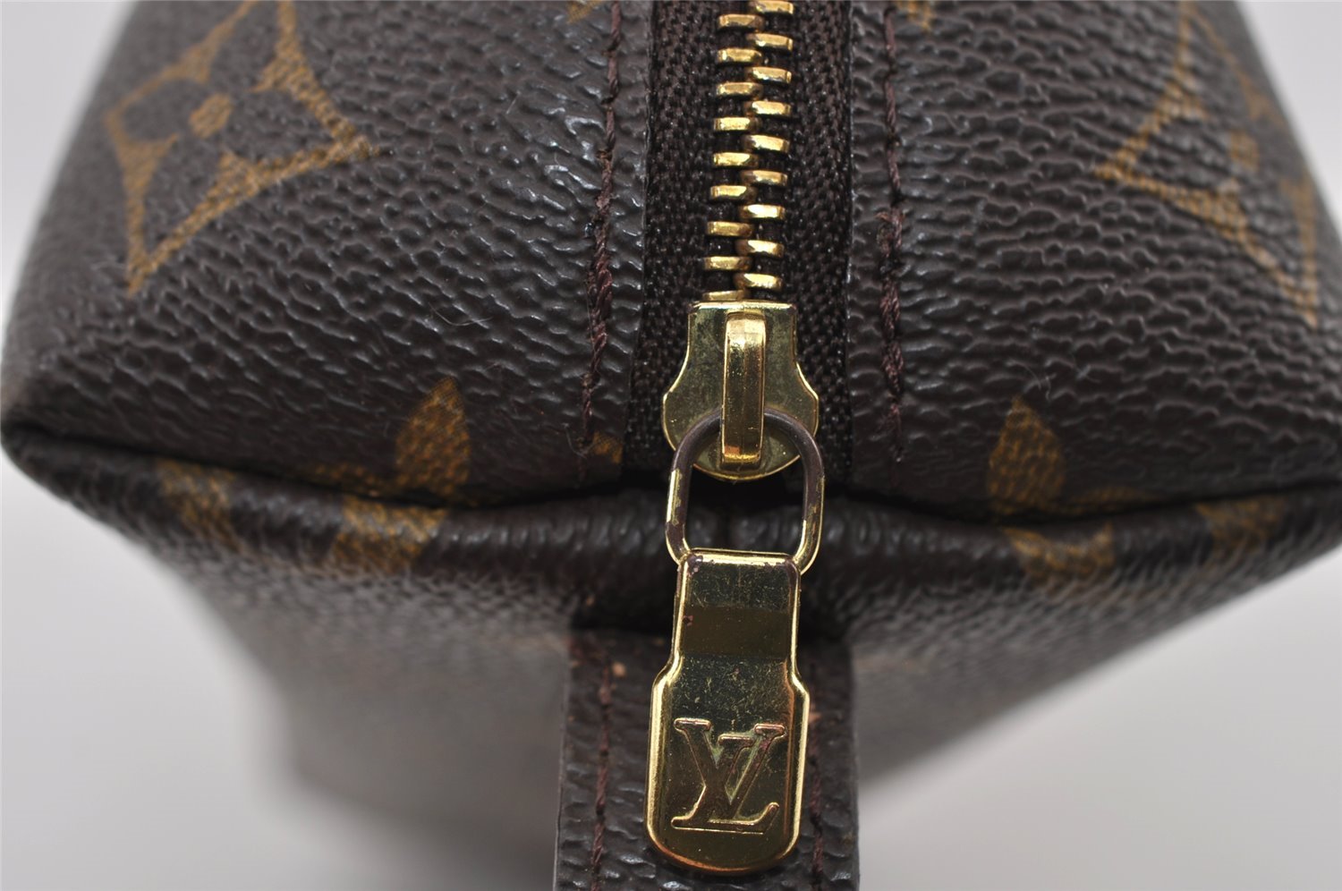 Auth Louis Vuitton Monogram Trousse Demi Ronde 23 Cosmetic Pouch M47520 LV 2992I