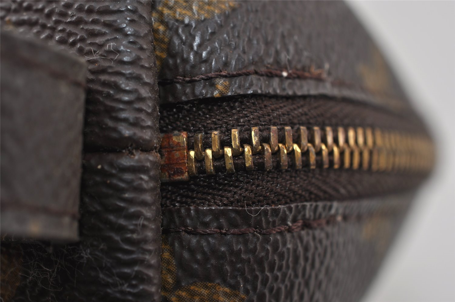 Auth Louis Vuitton Monogram Trousse Demi Ronde 23 Cosmetic Pouch M47520 LV 2992I