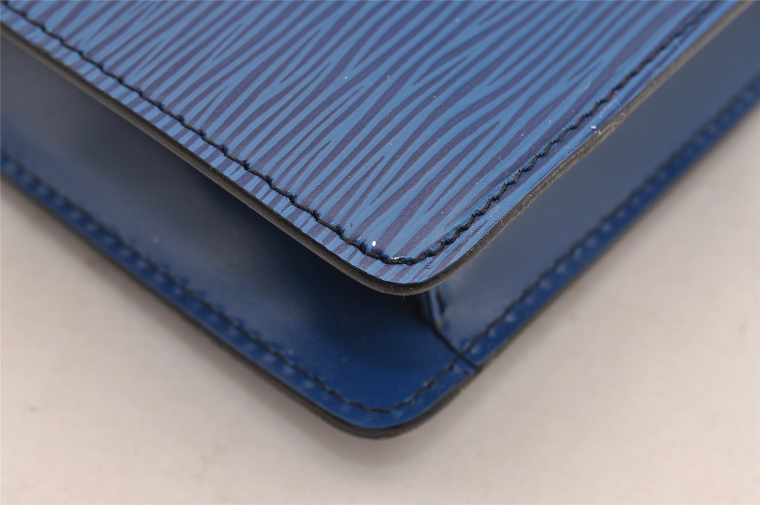 Authentic Louis Vuitton Epi Montaigne 27 Clutch Hand Bag Blue M52655 LV 3113I