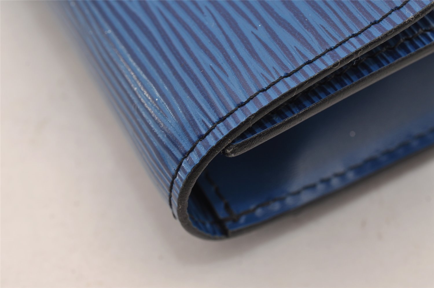 Authentic Louis Vuitton Epi Montaigne 27 Clutch Hand Bag Blue M52655 LV 3113I