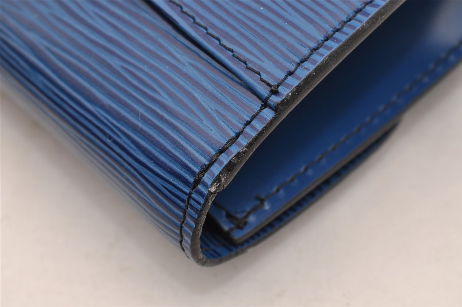 Authentic Louis Vuitton Epi Montaigne 27 Clutch Hand Bag Blue M52655 LV 3113I