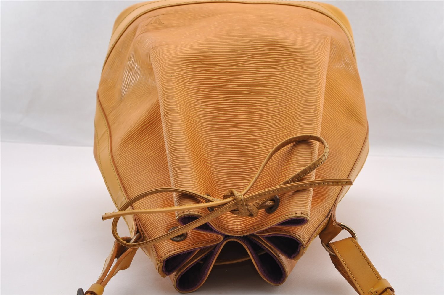 Authentic Louis Vuitton Epi Noe Shoulder Drawstring Bag Yellow M44009 LV 3125I