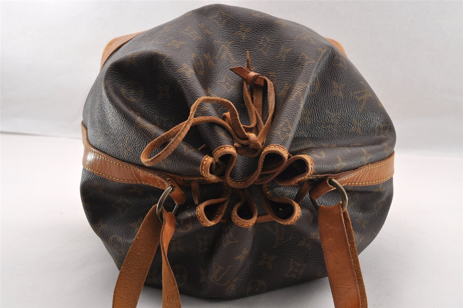 Authentic Louis Vuitton Monogram Noe Shoulder Drawstring Bag M42224 LV 3139I