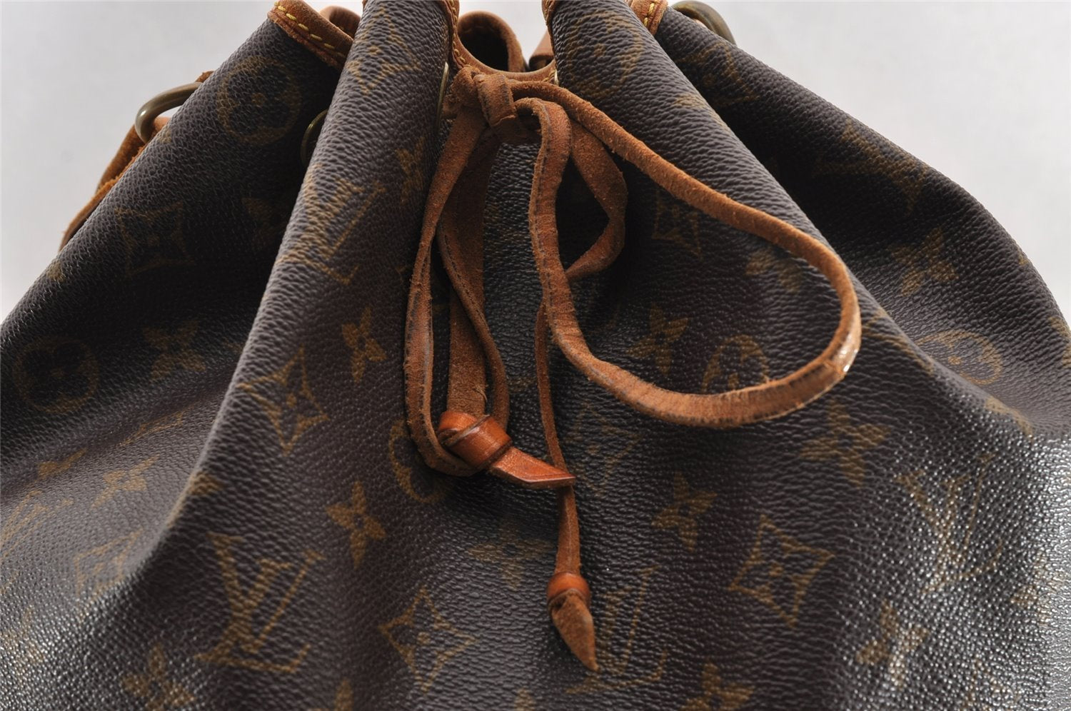 Authentic Louis Vuitton Monogram Noe Shoulder Drawstring Bag M42224 LV 3139I