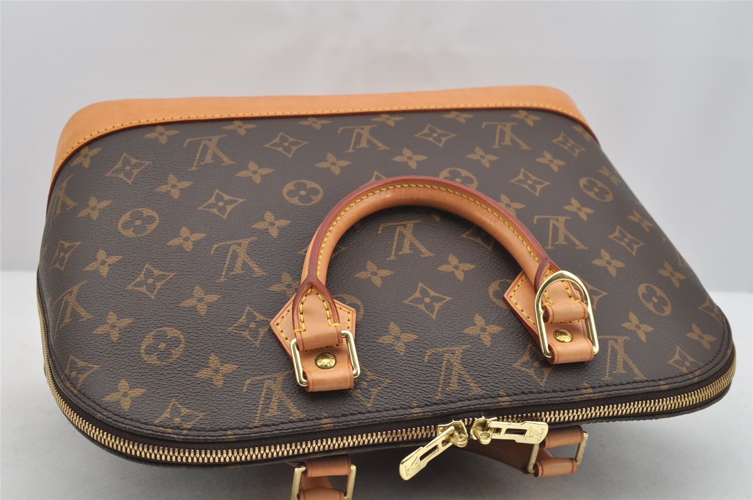 Authentic Louis Vuitton Monogram Alma Hand Bag Purse M51130 LV 3147I