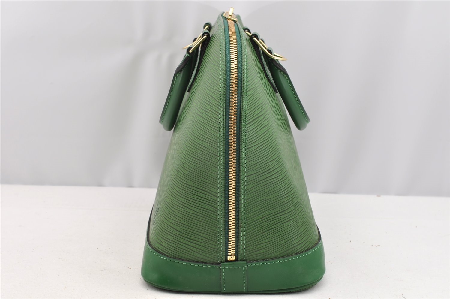 Authentic Louis Vuitton Epi Alma PM Hand Bag Green M52144 LV 3151I