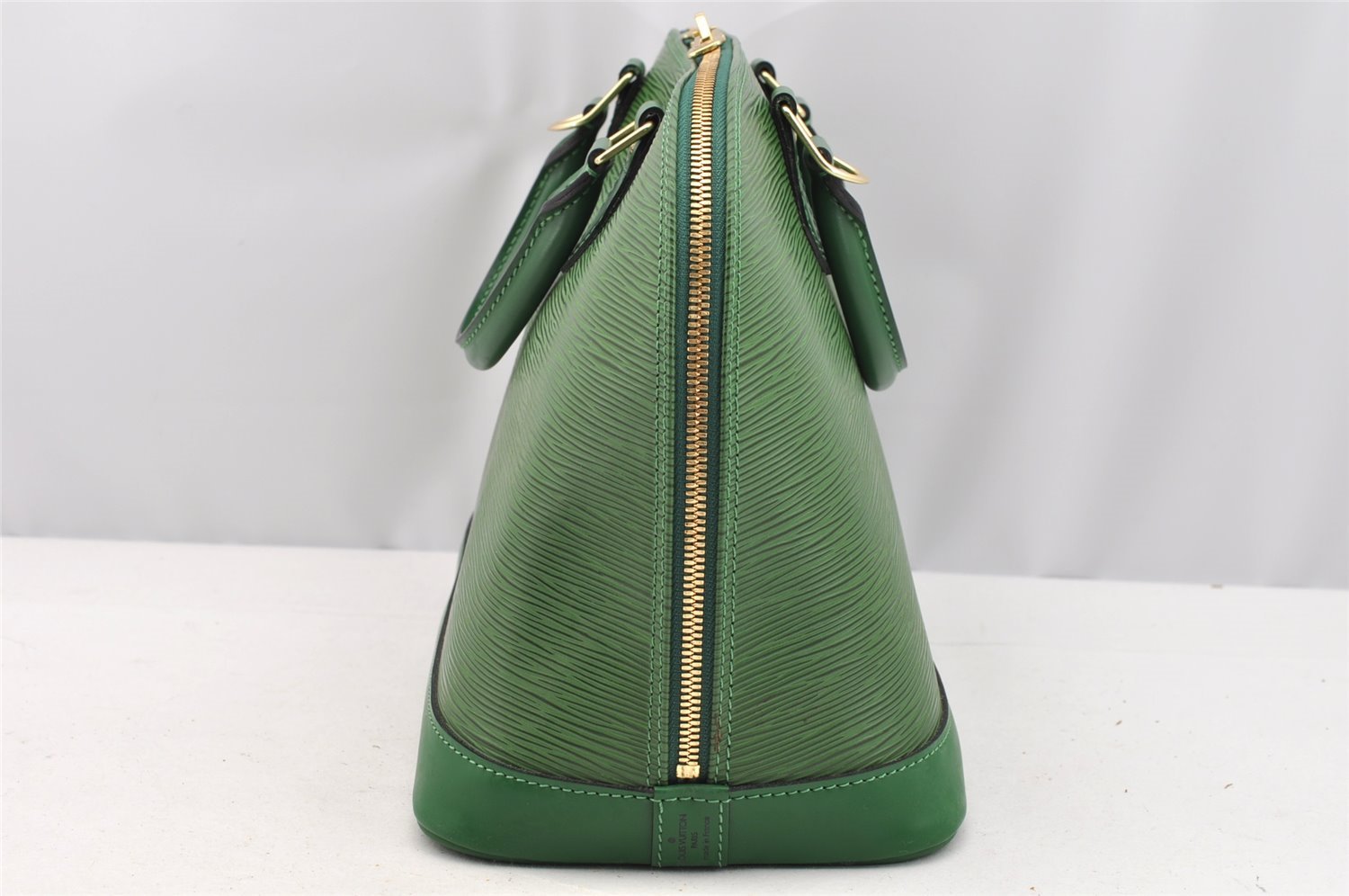Authentic Louis Vuitton Epi Alma PM Hand Bag Green M52144 LV 3151I