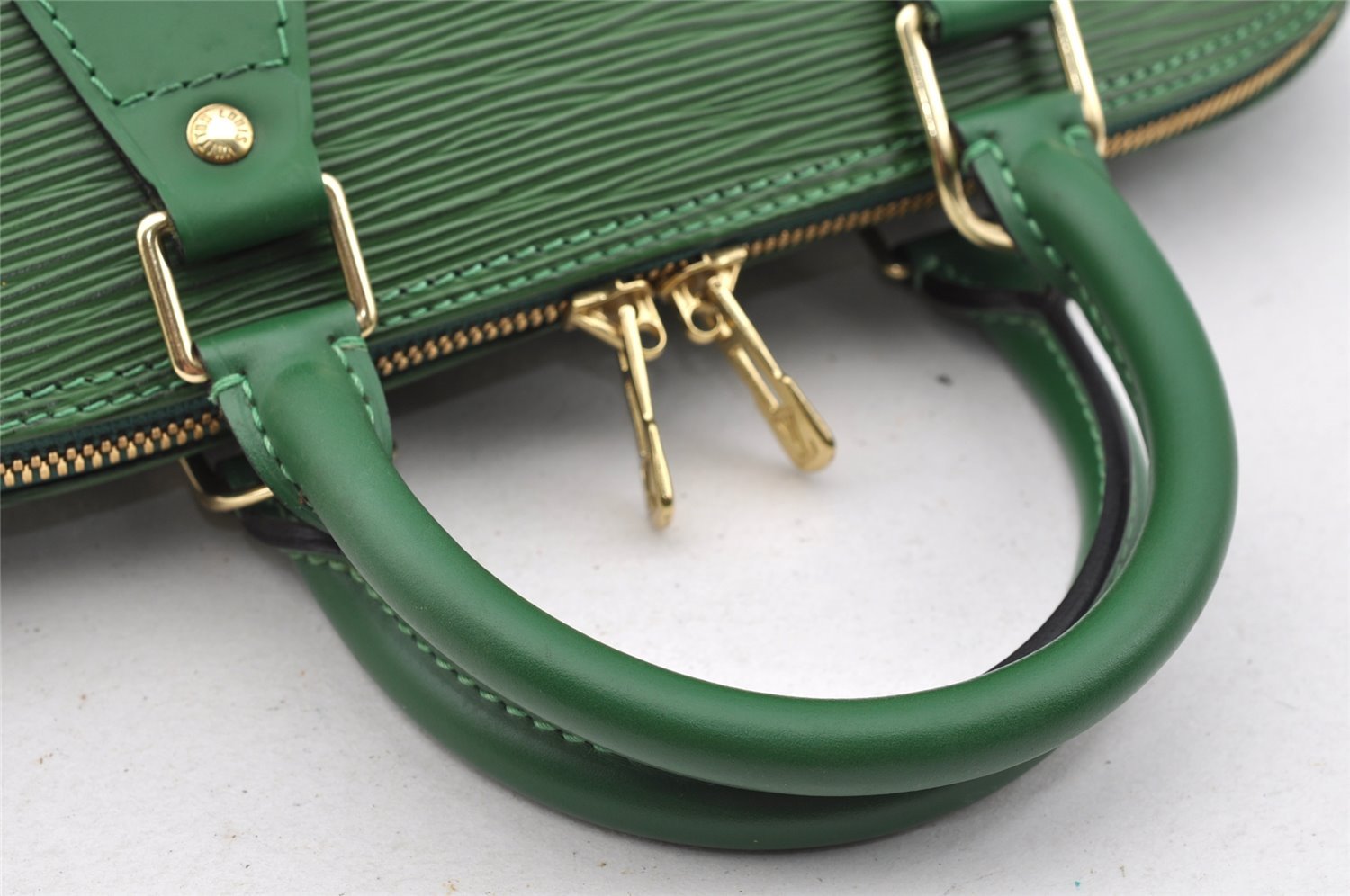 Authentic Louis Vuitton Epi Alma PM Hand Bag Green M52144 LV 3151I