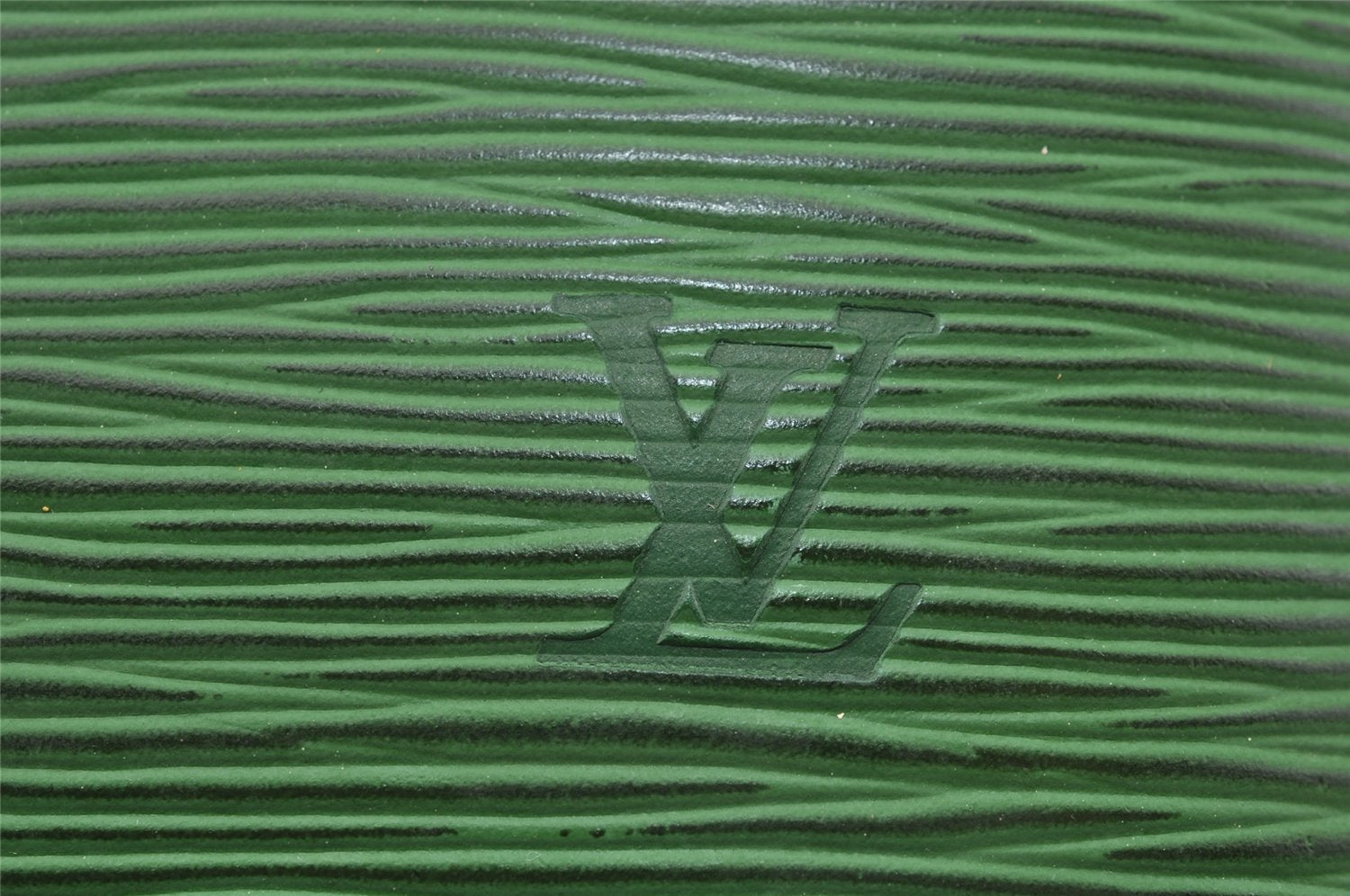 Authentic Louis Vuitton Epi Alma PM Hand Bag Green M52144 LV 3151I