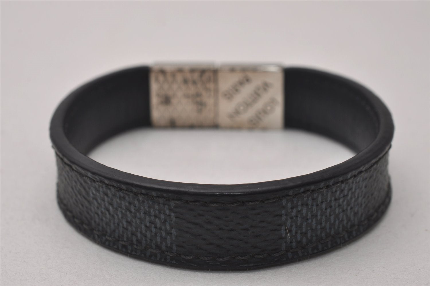 Authentic Louis Vuitton Damier Graphite Bracelet Pull It Black M6300E LV 3155I