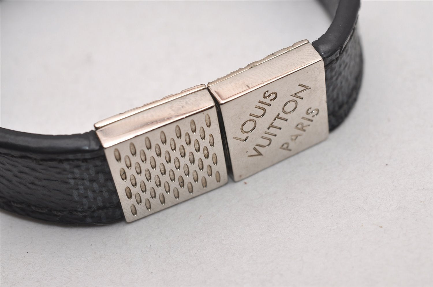 Authentic Louis Vuitton Damier Graphite Bracelet Pull It Black M6300E LV 3155I