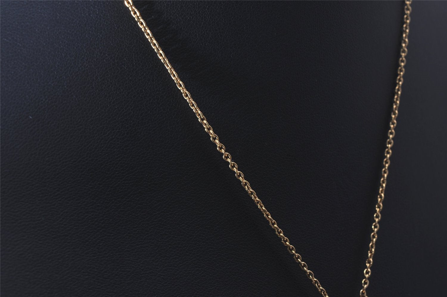 Authentic Louis Vuitton Essential V Gold Chain Pendant Necklace M61083 LV 3156I