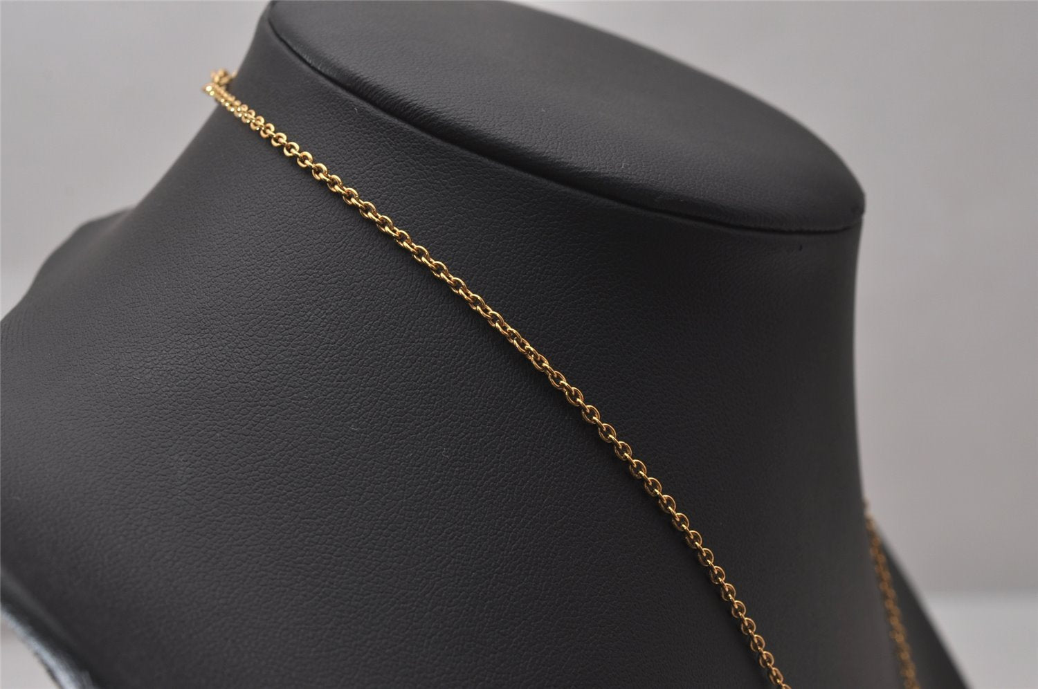 Authentic Louis Vuitton Essential V Gold Chain Pendant Necklace M61083 LV 3156I