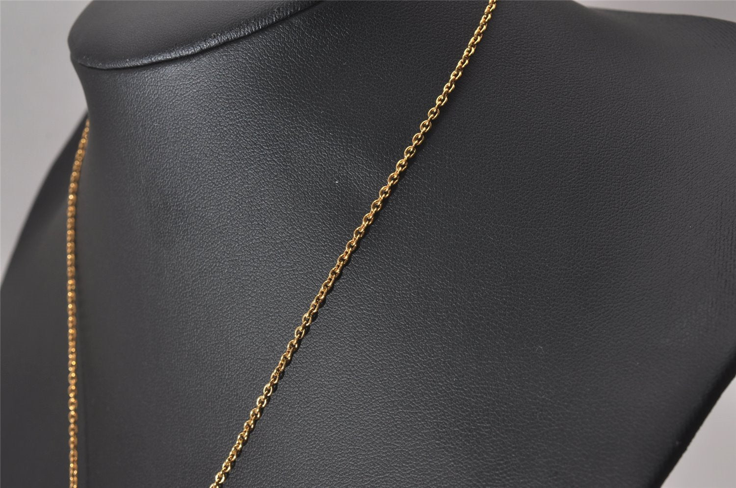 Authentic Louis Vuitton Essential V Gold Chain Pendant Necklace M61083 LV 3156I