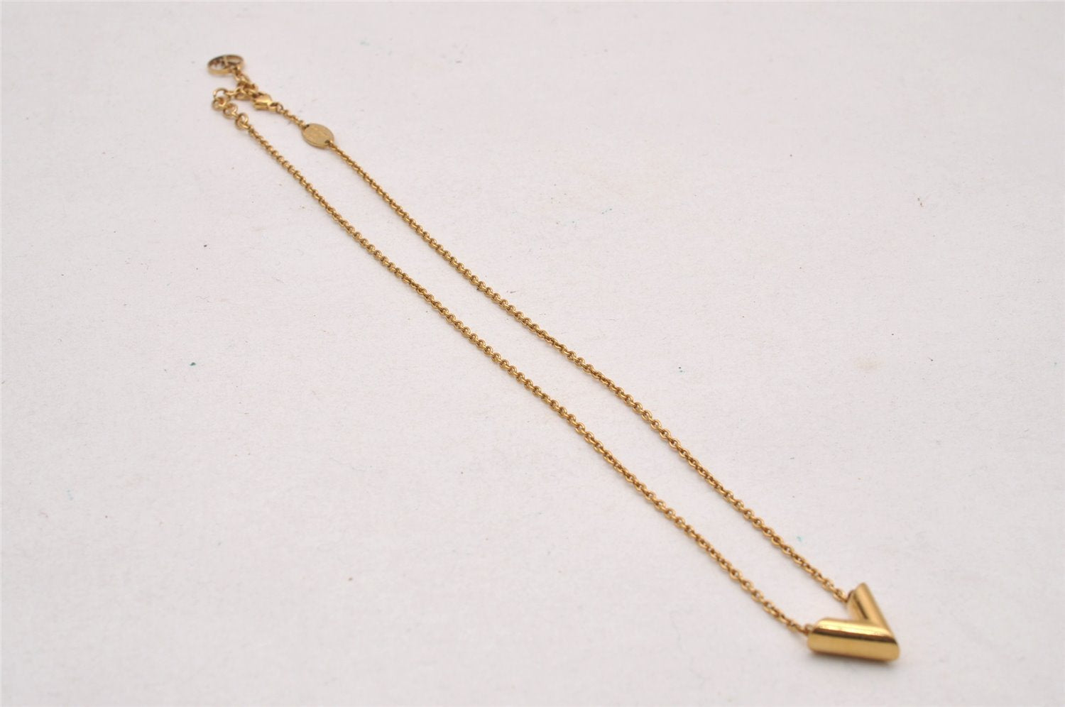 Authentic Louis Vuitton Essential V Gold Chain Pendant Necklace M61083 LV 3156I