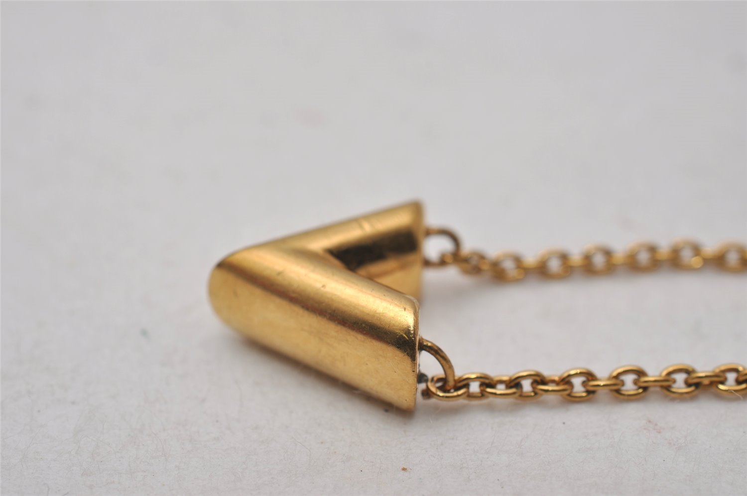 Authentic Louis Vuitton Essential V Gold Chain Pendant Necklace M61083 LV 3156I