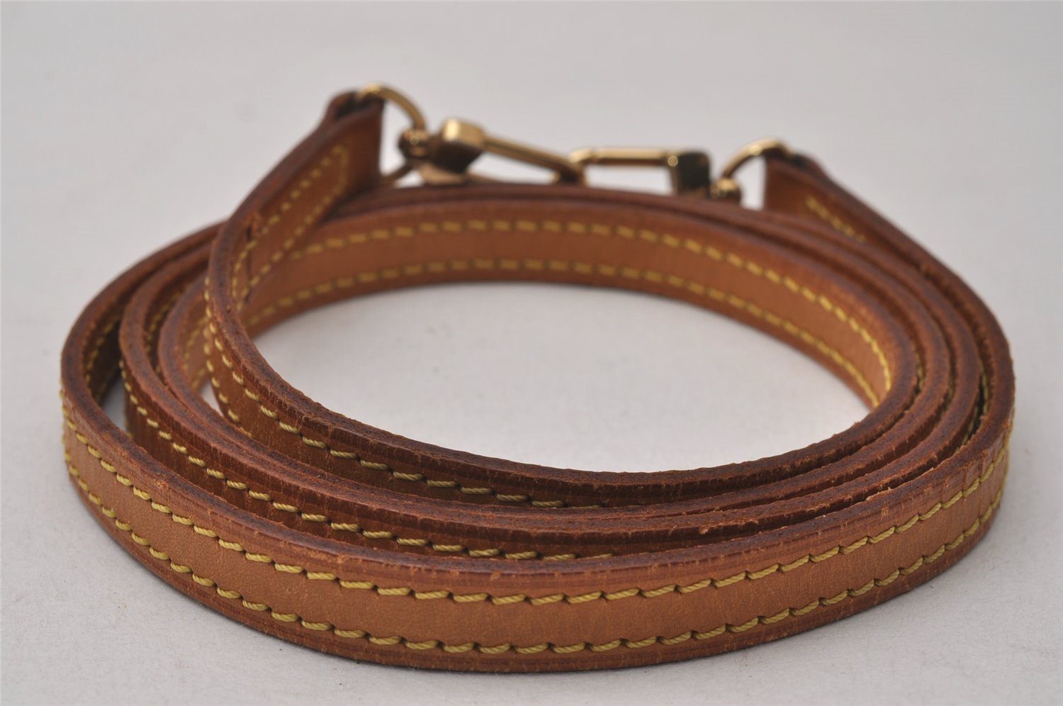 Authentic Louis Vuitton Leather Shoulder Strap Beige 47.6