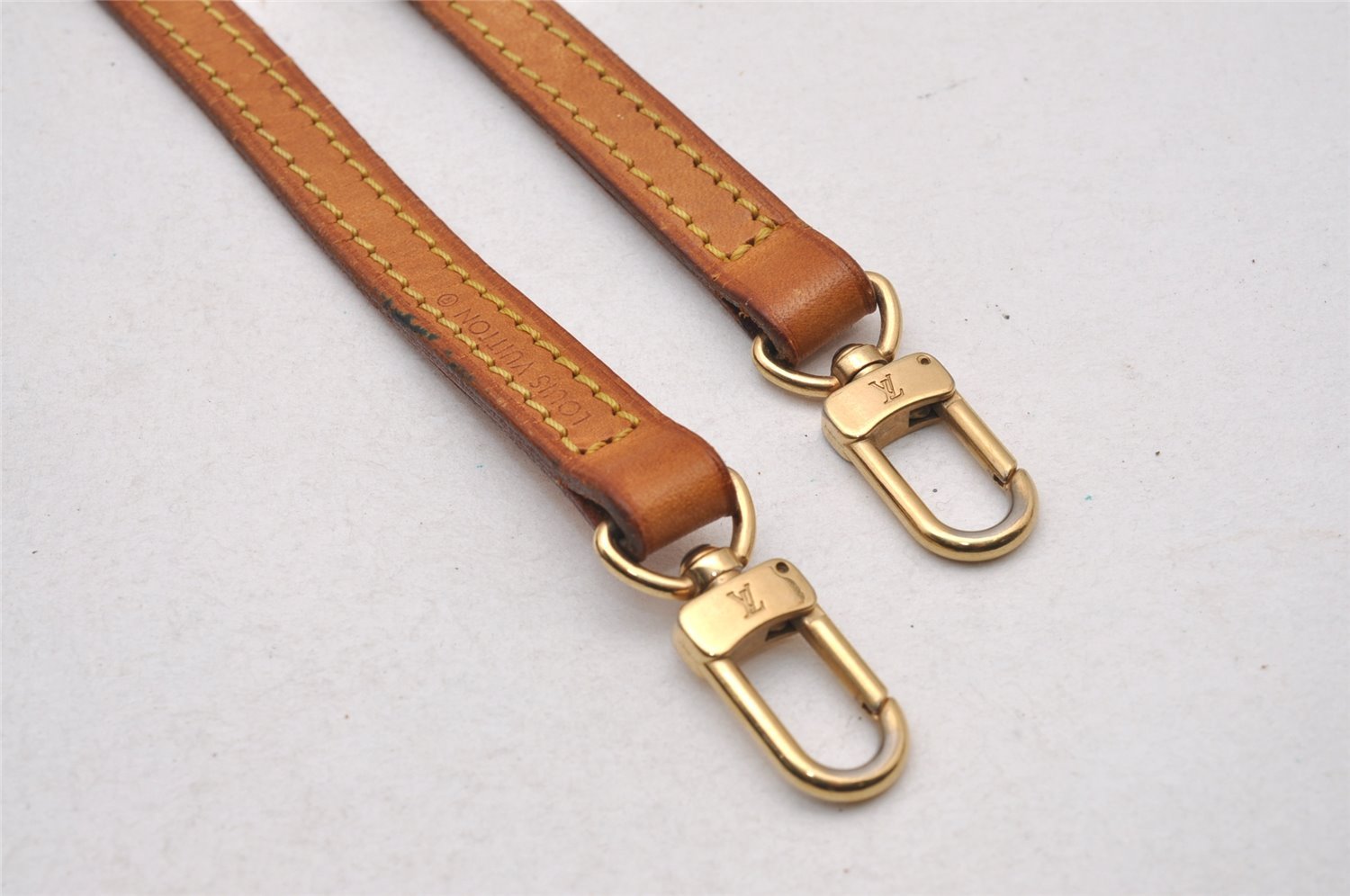 Authentic Louis Vuitton Leather Shoulder Strap Beige 47.6