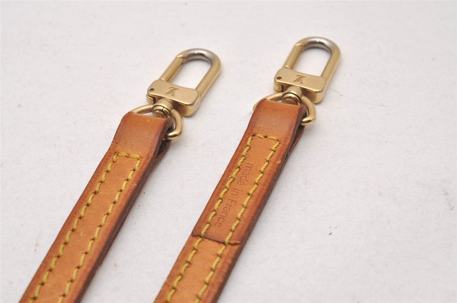 Authentic Louis Vuitton Leather Shoulder Strap Beige 47.6