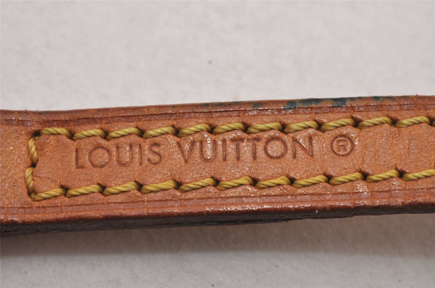 Authentic Louis Vuitton Leather Shoulder Strap Beige 47.6