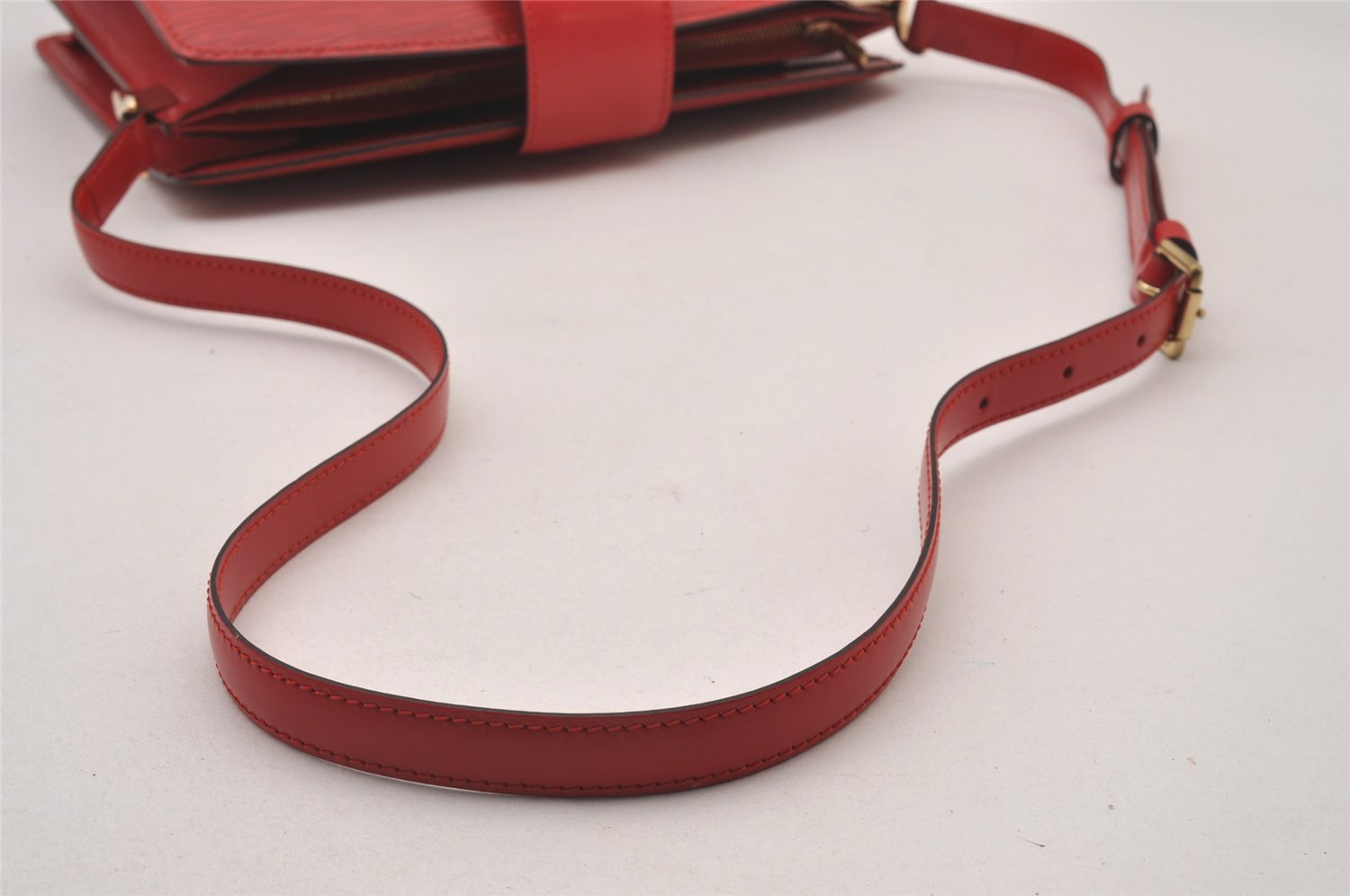 Authentic Louis Vuitton Epi Capucines Shoulder Cross Bag Red M52347 LV 3163I