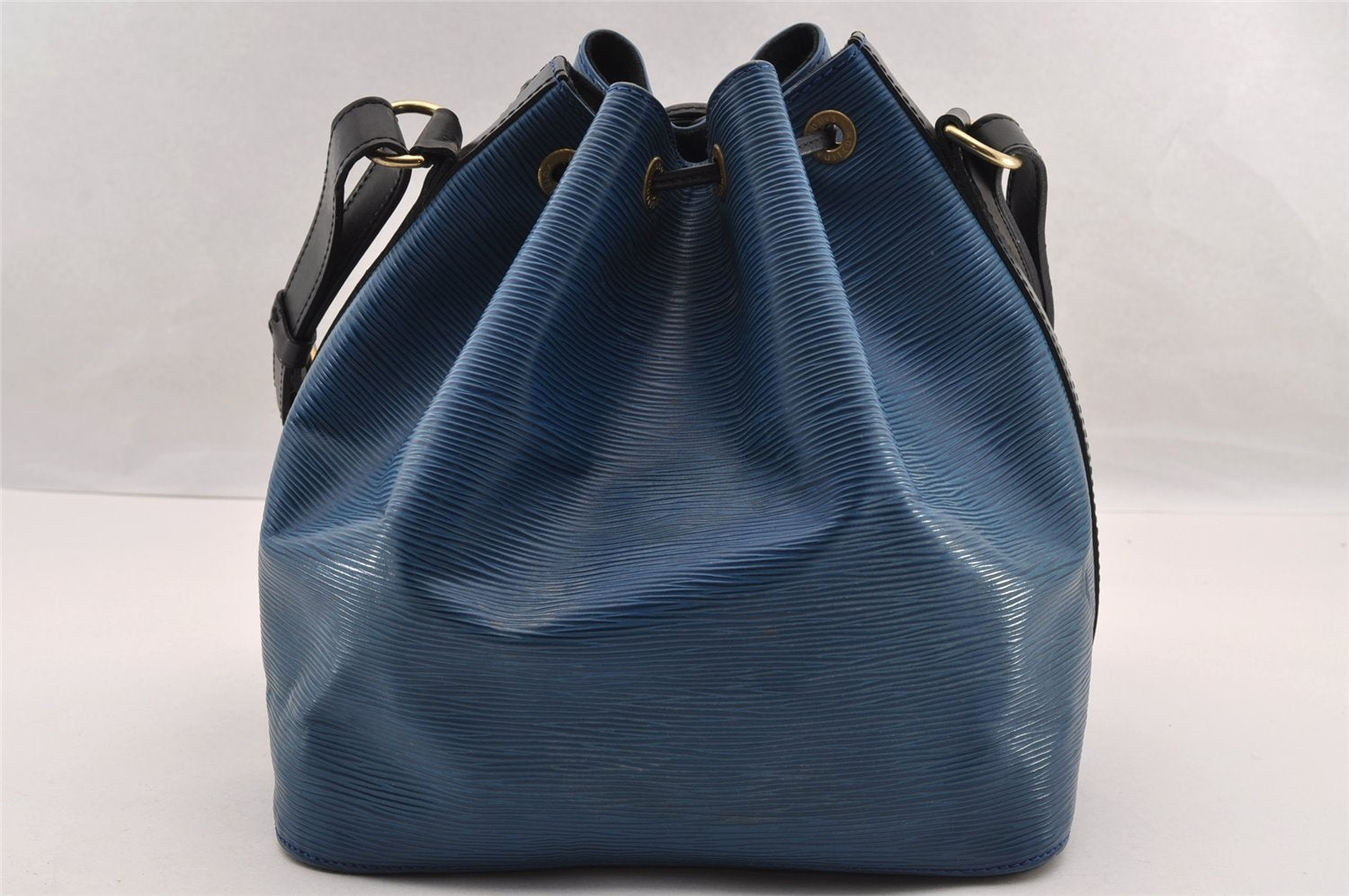Authentic Louis Vuitton Epi Petit Noe Bi-color Blue x Black Drawstring Bag 3249I