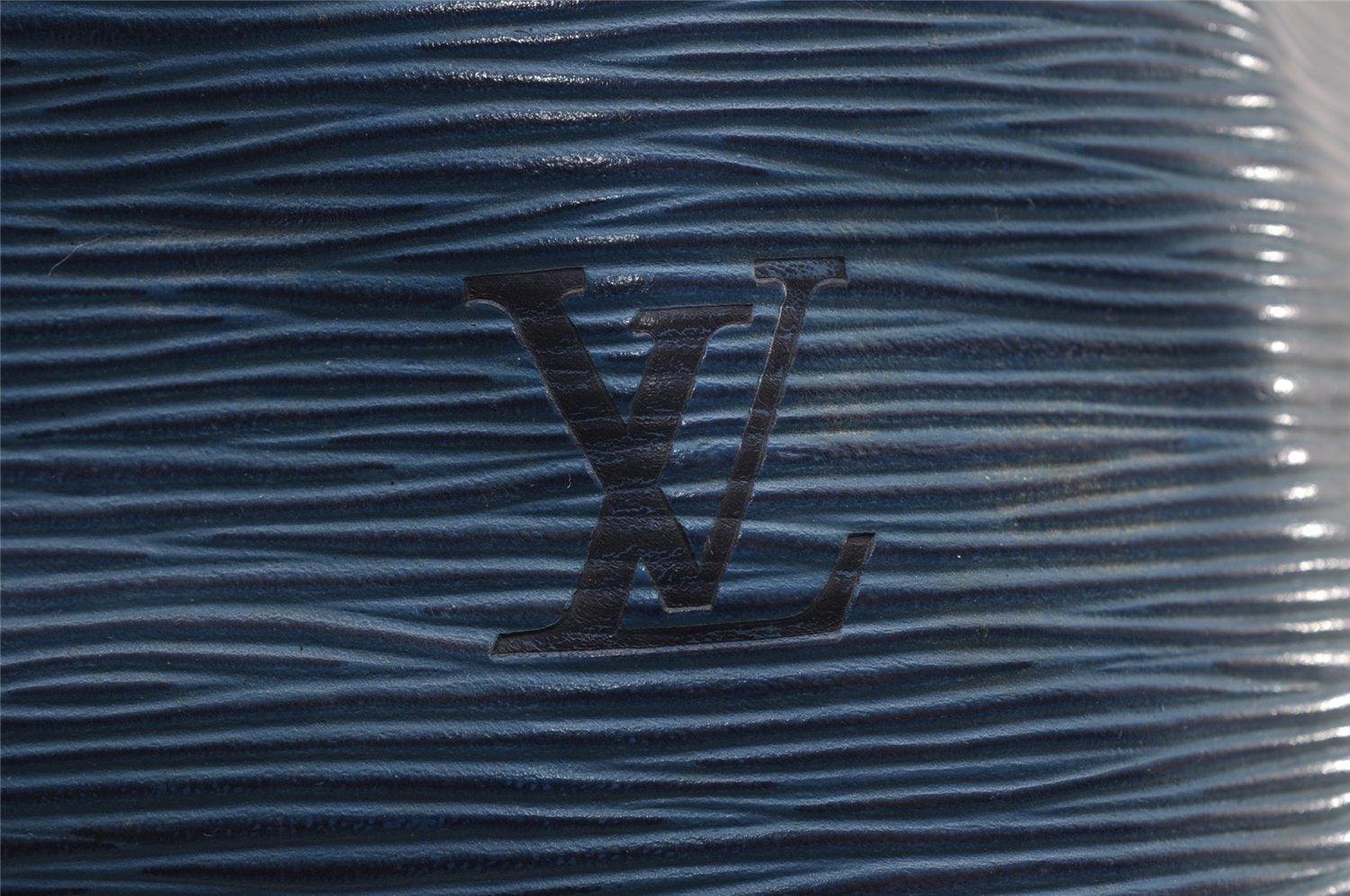 Authentic Louis Vuitton Epi Petit Noe Bi-color Blue x Black Drawstring Bag 3249I