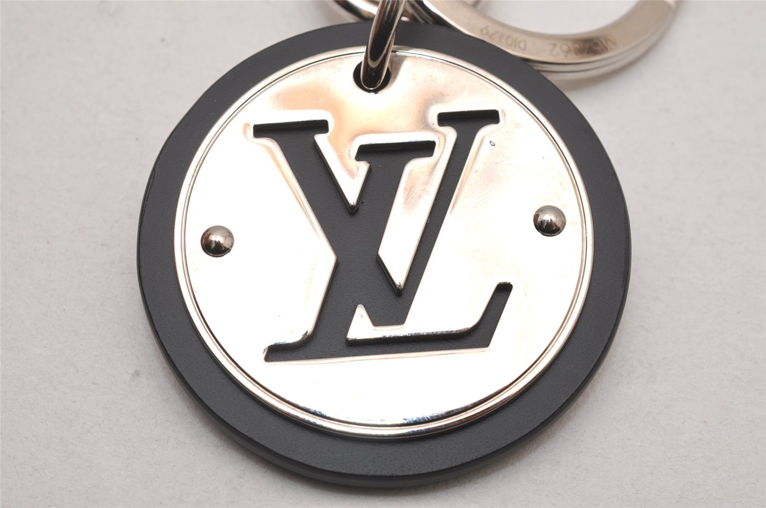 Authentic Louis Vuitton Porte Cles LV Circl Key Ring Charm M67362 Silver 3308I