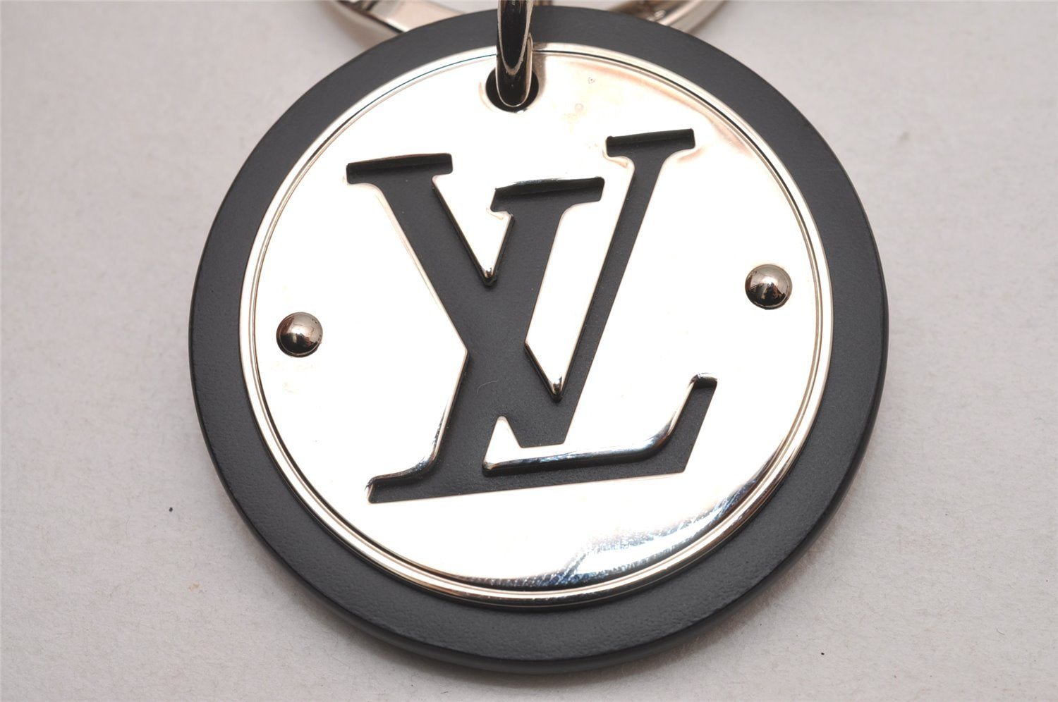 Authentic Louis Vuitton Porte Cles LV Circl Key Ring Charm M67362 Silver 3308I