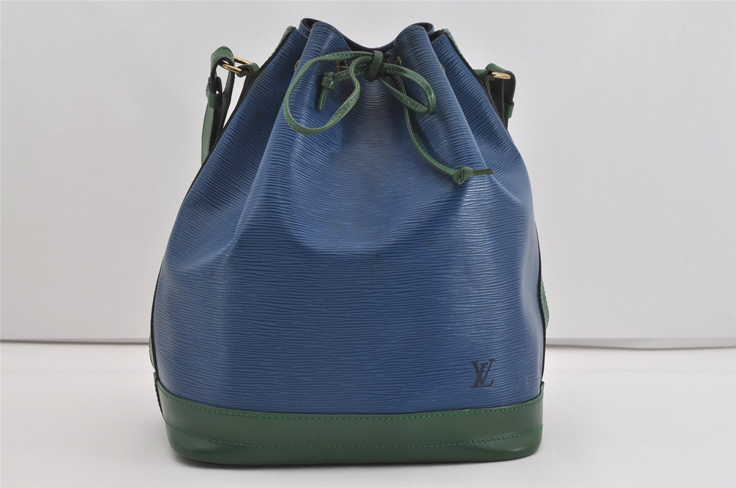 Authentic Louis Vuitton Epi Noe Bi-color Blue Green M44044 Drawstring Bag 3352I