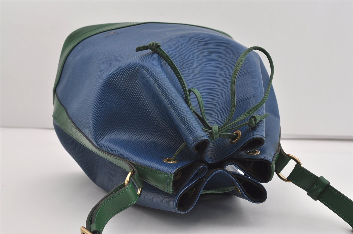 Authentic Louis Vuitton Epi Noe Bi-color Blue Green M44044 Drawstring Bag 3352I