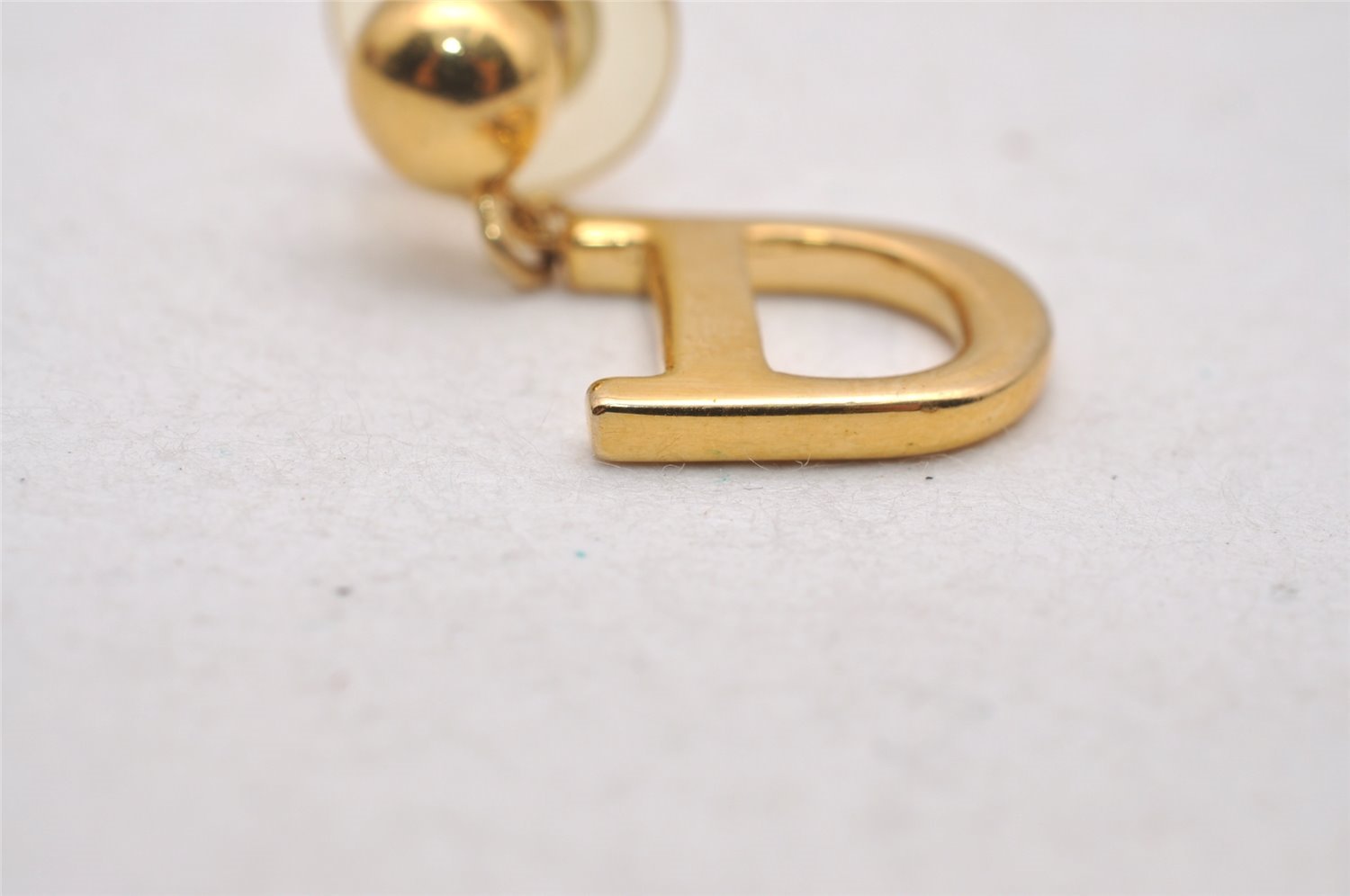 Authentic Christian Dior Vintage Earrings Gold Tone CD 3504I