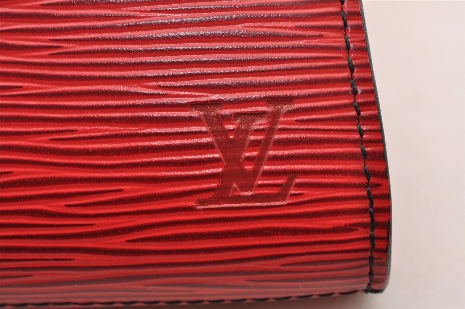 Authentic Louis Vuitton Epi Arts Deco Clutch Bag Red M52637 LV 3524I